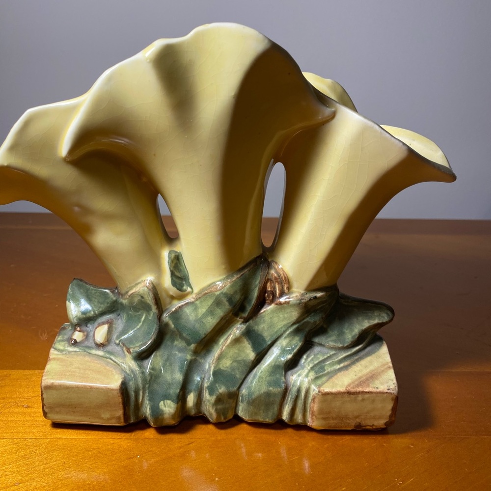 Vintage McCoy Triple Lily Vase Yellow